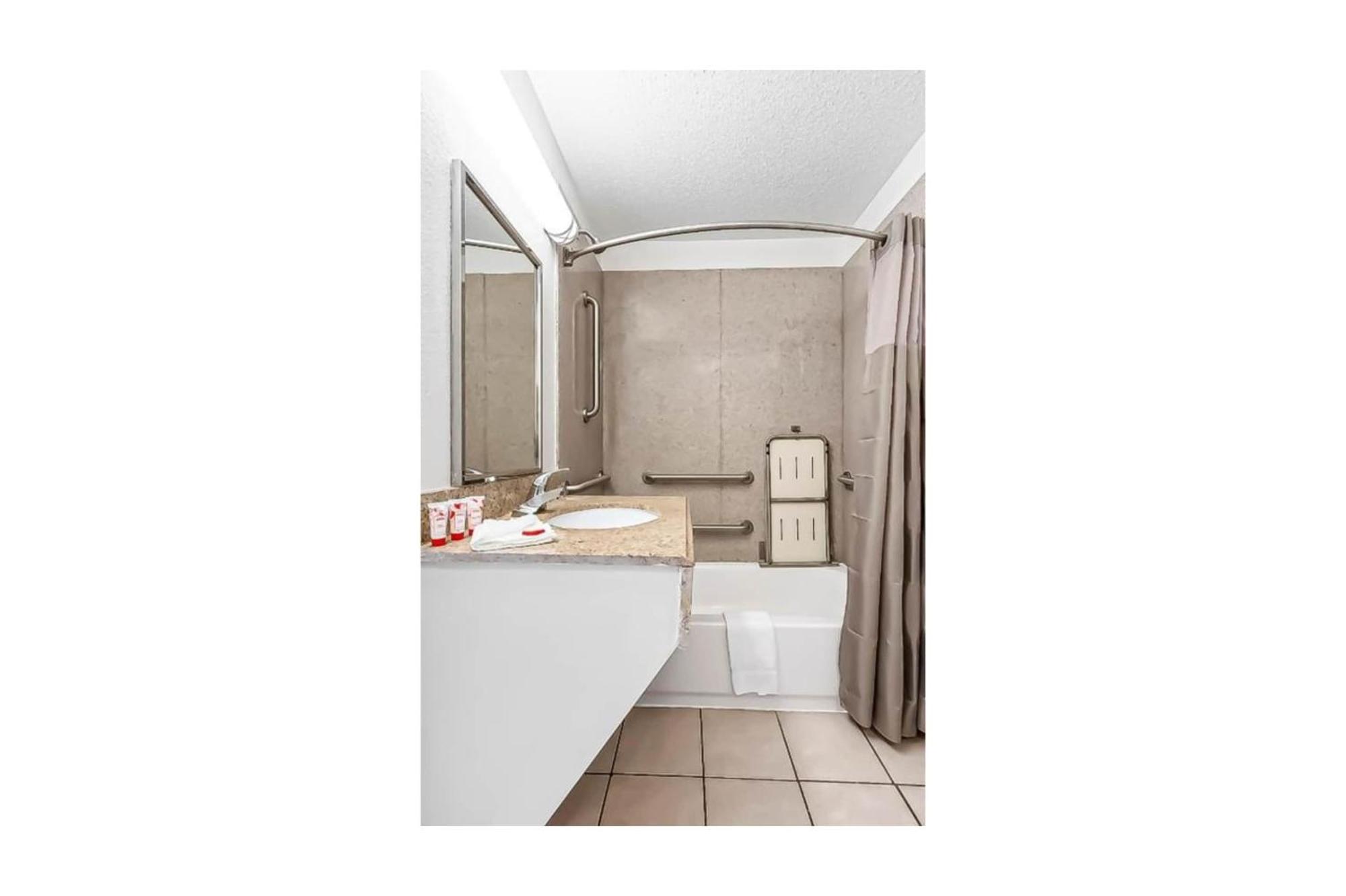 Oyo Hotel Bossier City La - Red River Bagian luar foto