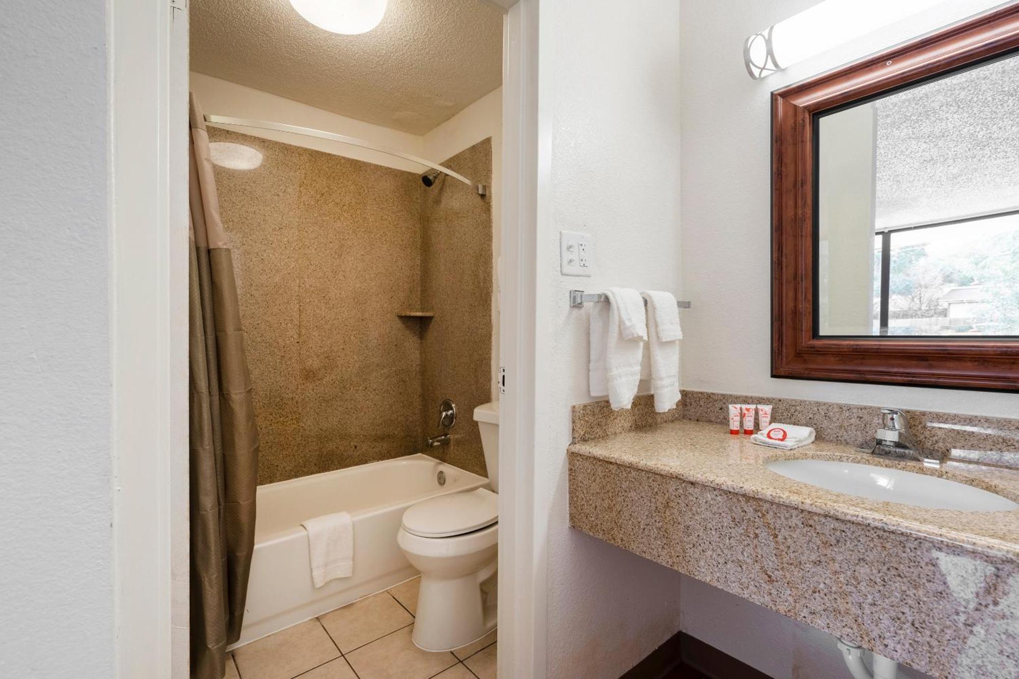 Oyo Hotel Bossier City La - Red River Bagian luar foto