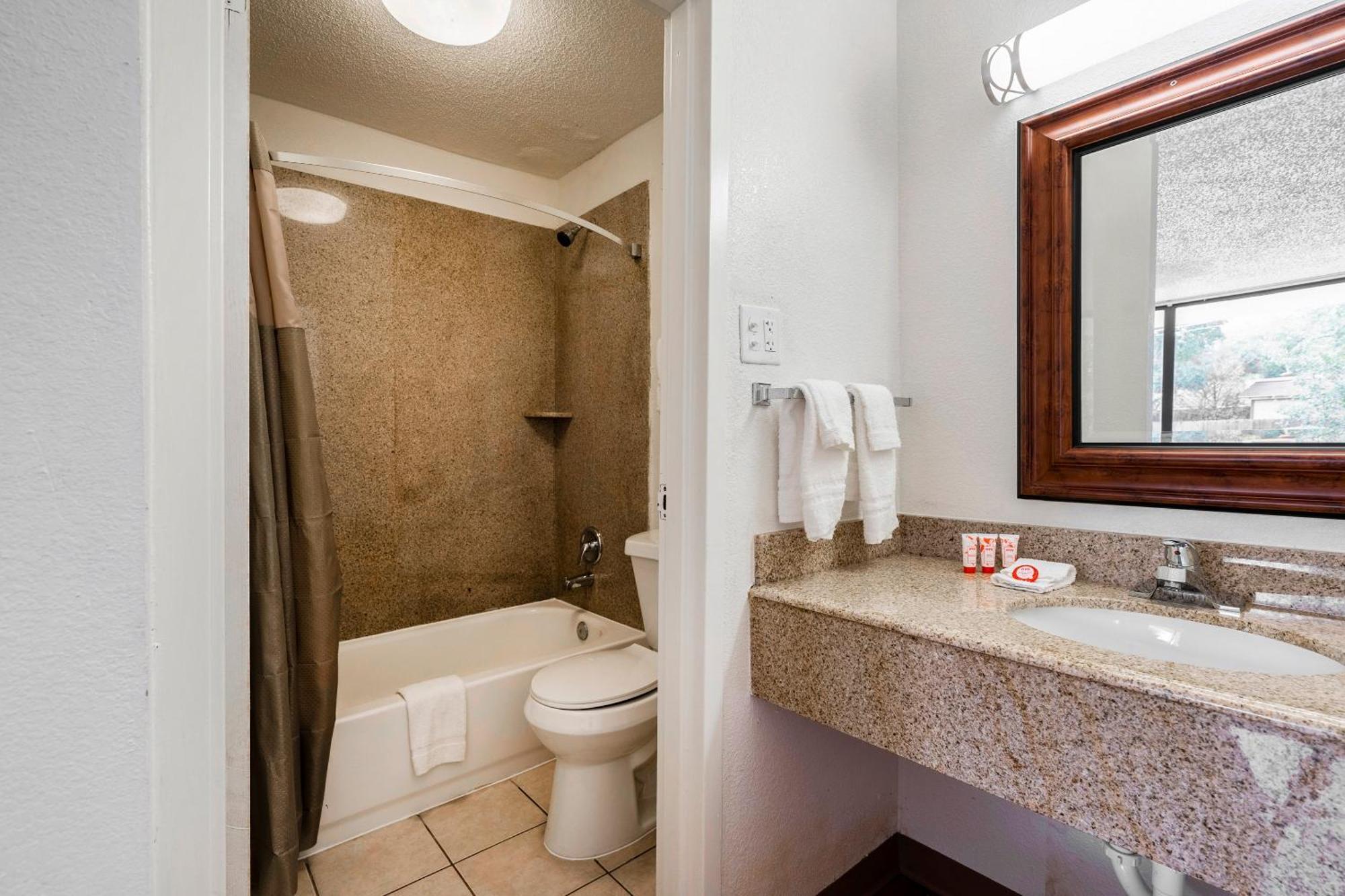 Oyo Hotel Bossier City La - Red River Bagian luar foto